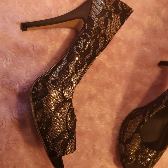 High heeled black and gold open toe shoes - Picture 2 of 4